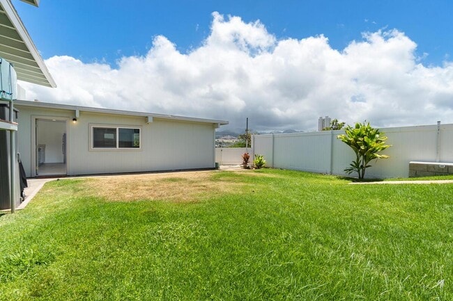 Building Photo - 3411 Aliamanu St