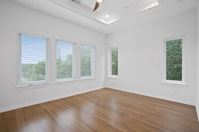 Building Photo - 2110 Travis Heights Blvd