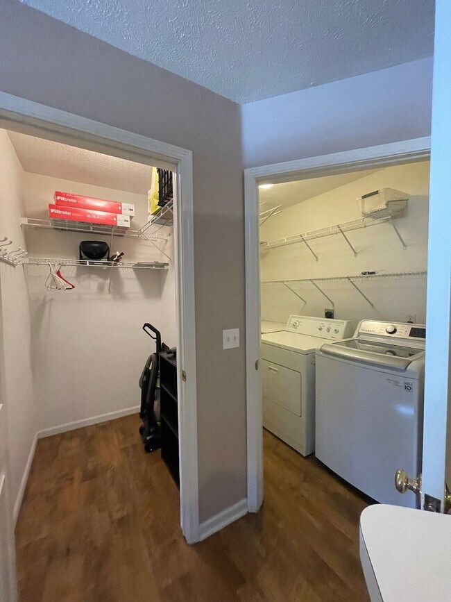 Building Photo - 2 Bed + Office Condo | Pool, Garage & Flexible Move-In
