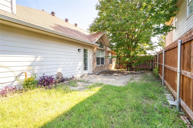 Building Photo - 904 Westminister Ave