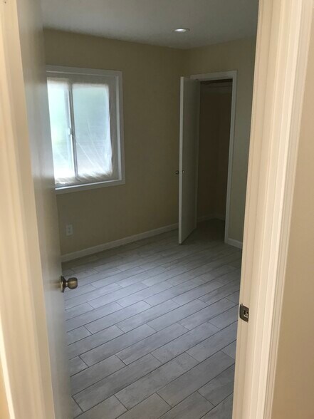 Building Photo - 7881 Hyssop Dr