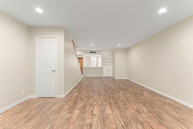 Building Photo - 6453 Bayou Glen Rd