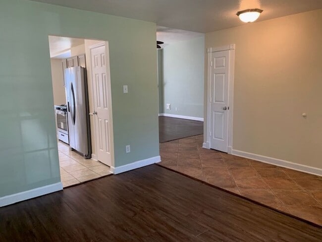 Building Photo - What a Find! 4 Bedrooms!