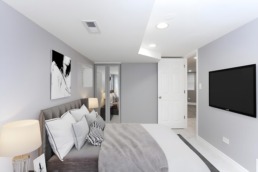 Building Photo - 2613 W Evergreen Ave