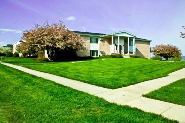 Primary Photo - 569 Dean Dr