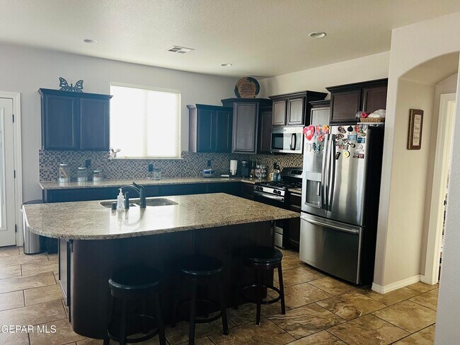 Building Photo - 1409 Kimsha Dr
