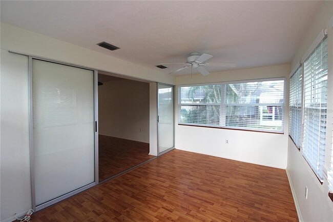 Building Photo - 390-301 301 Blvd W