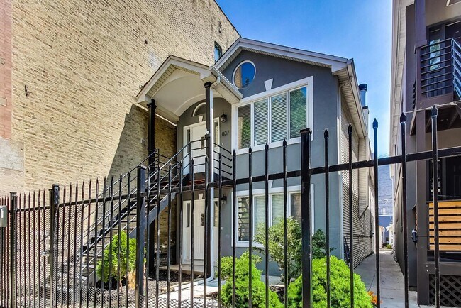 Building Photo - 837 N Marshfield Ave