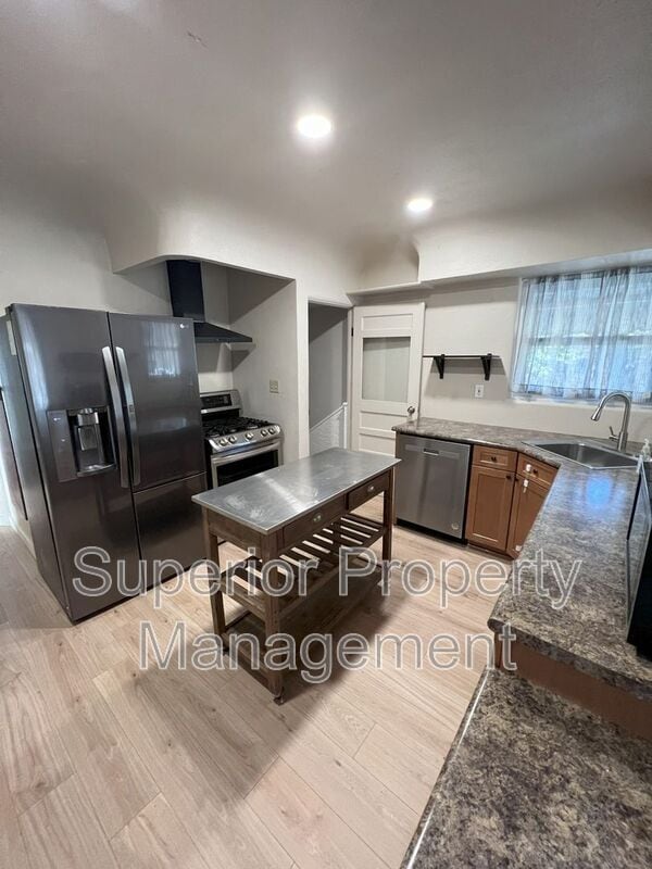 Building Photo - 222 Main St