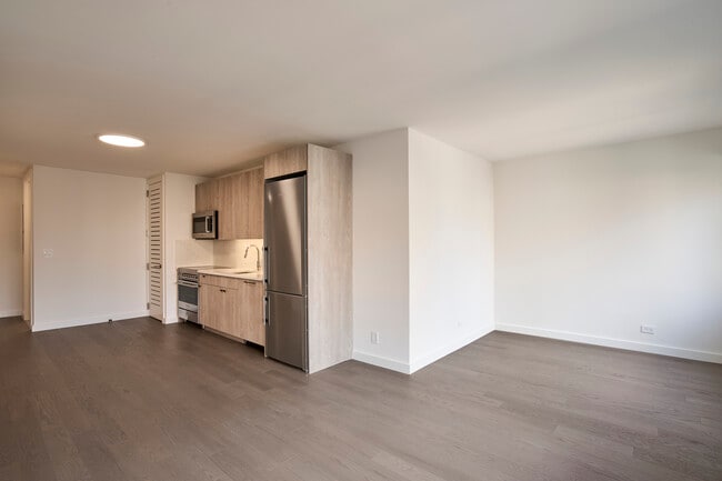 Interior Photo - 220 East 72nd Street