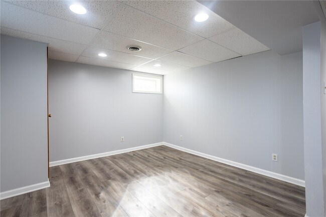 Building Photo - 4464 Mohegan Dr