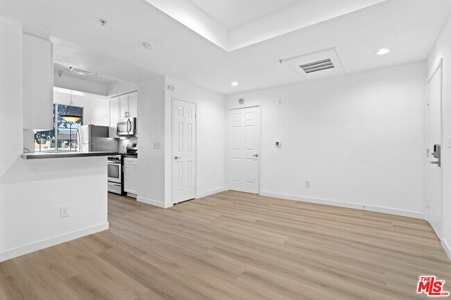 Building Photo - 1661 S Bundy Dr