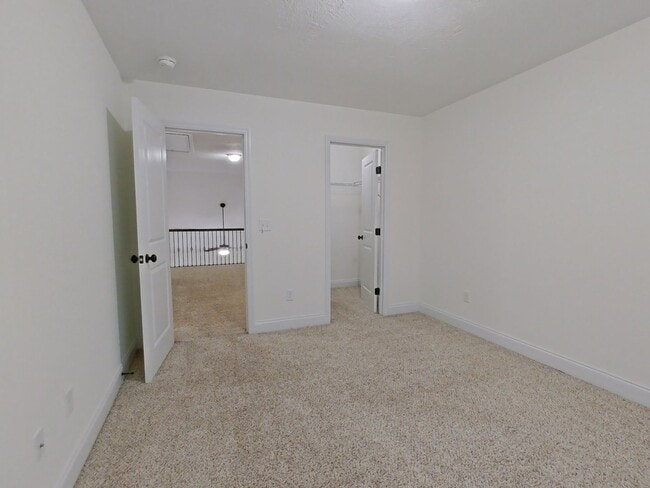 Building Photo - 528 Scenic Dr