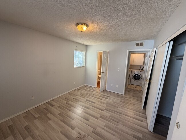 Building Photo - 14424 E Colorado Dr