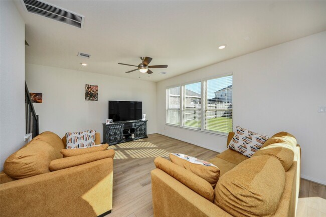 Building Photo - 4852 Sun Fls Dr