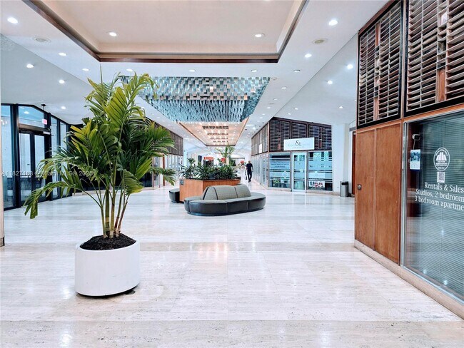 Building Photo - 999 Brickell Bay Dr