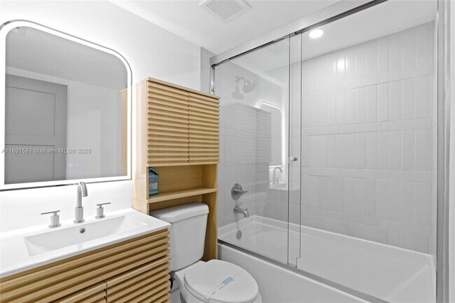Building Photo - 10250 Oleander Ct