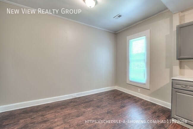 Building Photo - 620 N Moran St