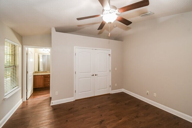 Building Photo - 2195 Thornbrook Dr