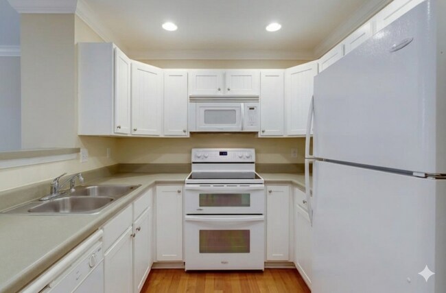 Building Photo - 3 Bedroom Townhome Woodlands of Clemson
