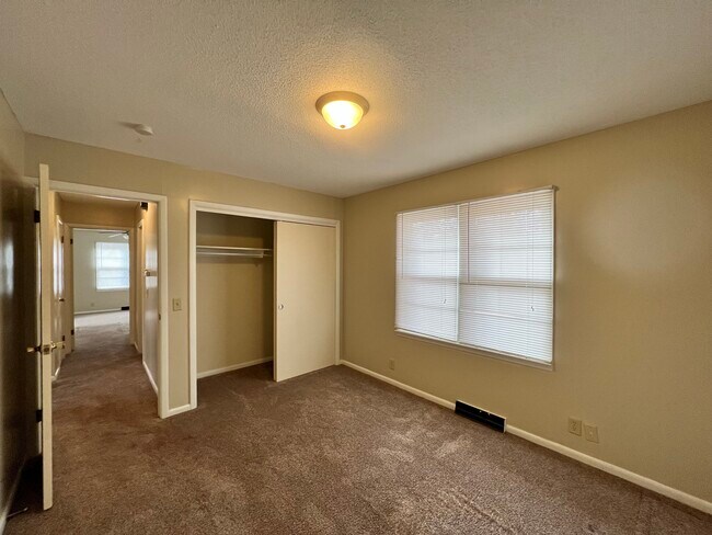 Building Photo - 107 S Sylvan St