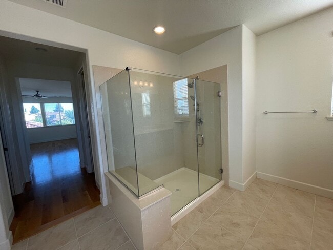 Building Photo - 2024 Newcastle Dr