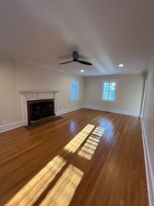 Building Photo - Beautifully Updated House in Forest Hills!