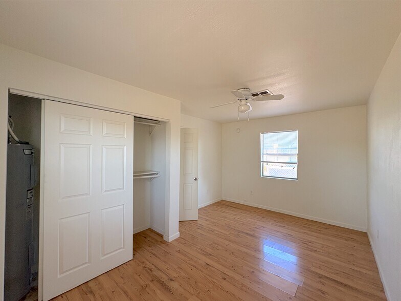 Building Photo - 425 N 18th Dr