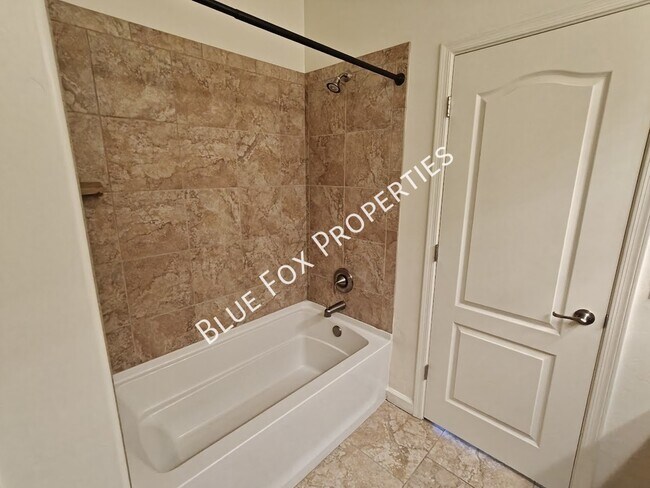 Building Photo - 12812 N Camino Vieja Rancheria