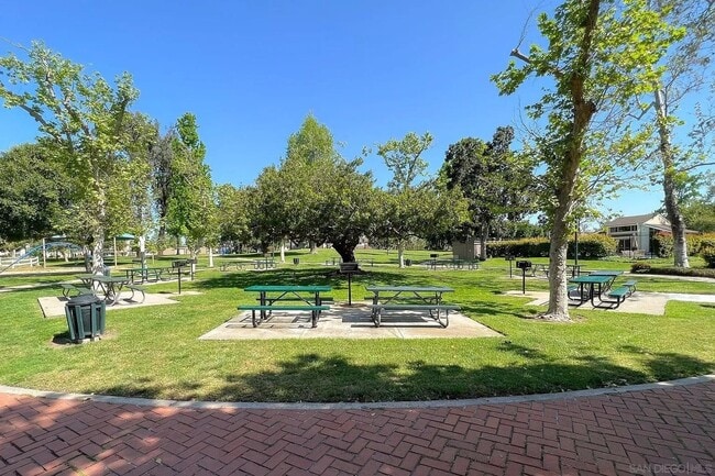 Building Photo - Welcome to this stunning 4-bedroom, 3-bathroom home in Tierrasanta