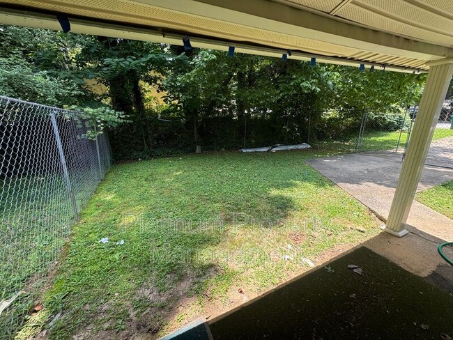 Building Photo - 541 Springwood Dr