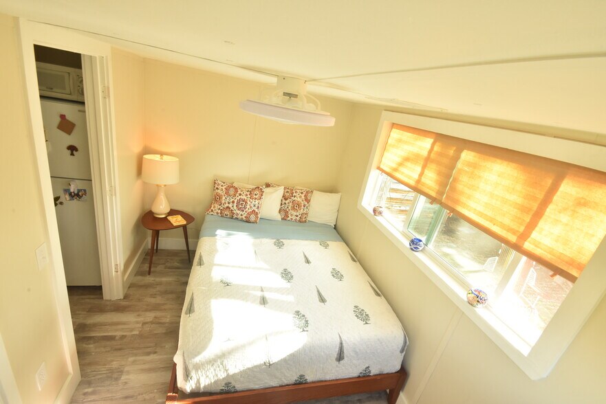 Building Photo - 701 Vargas Rd