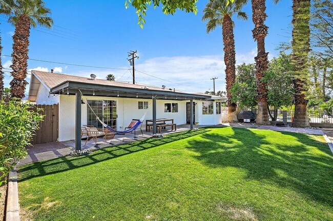 Building Photo - 77590 California Dr