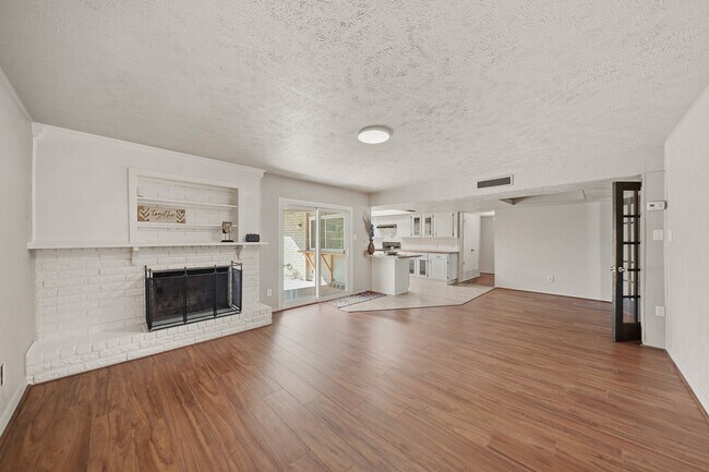 Building Photo - 2205 Hilton Head Dr