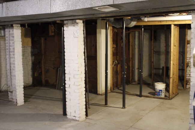 Building Photo - 208 S Prospect Ave