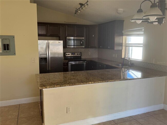 Building Photo - 2399 Harbor Town Dr
