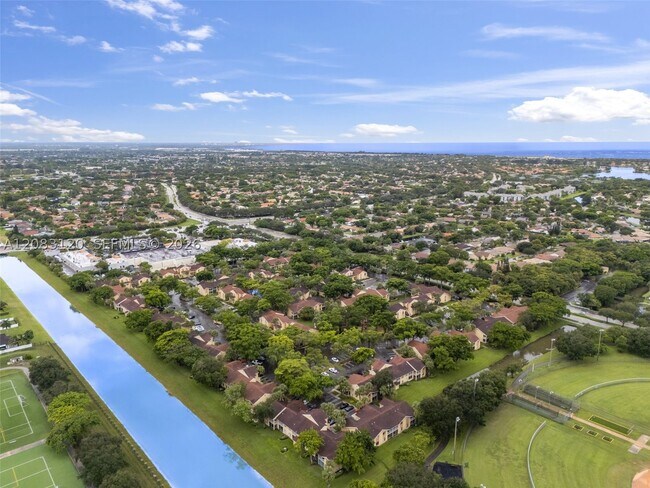 Building Photo - 1076 Coral Club Dr