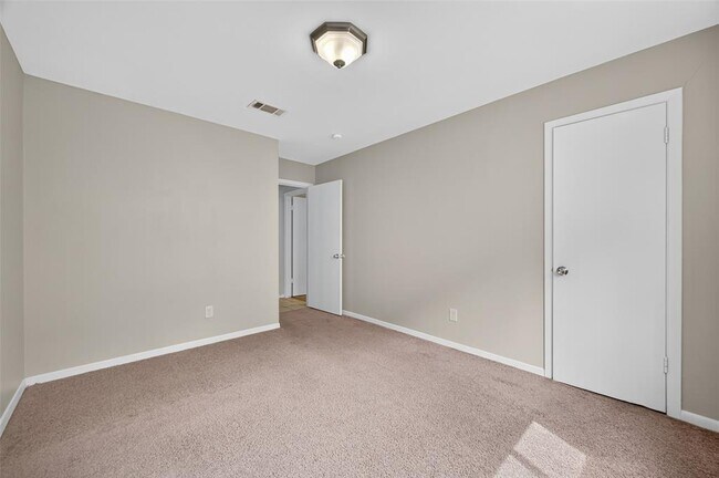 Building Photo - 5611 Carew St