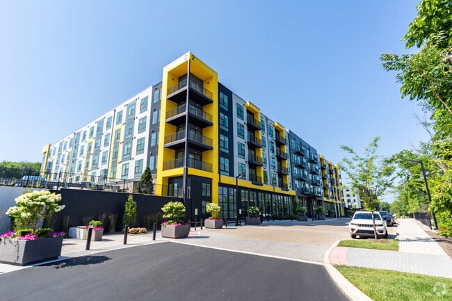 Building Photo - J Veridian At Upper Dublin