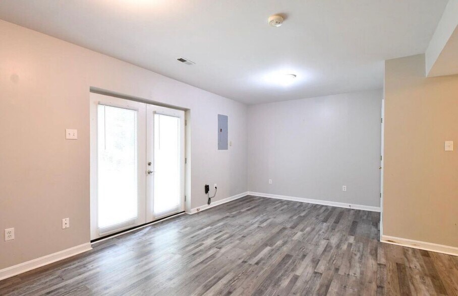Building Photo - 5122 Redbud Rd