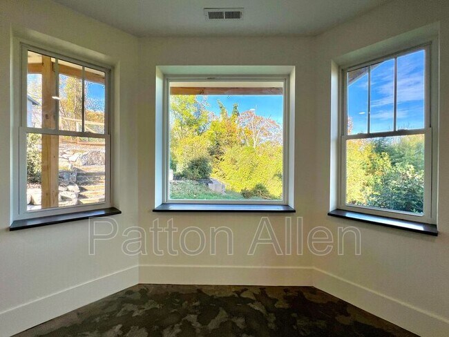 Building Photo - 21 Toxaway St