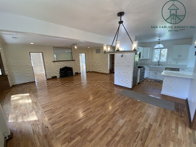 Building Photo - Private and Updated Three Bedroom Carmel H...