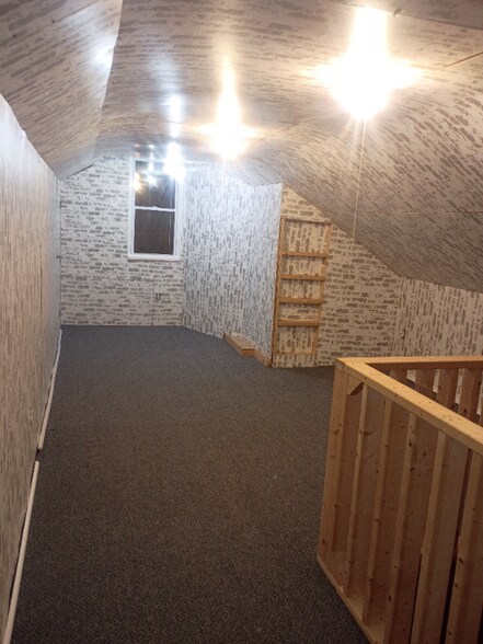 Building Photo - 3502 River Park Dr