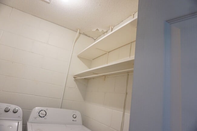 Building Photo - 2/2 Townhome Located Near NAS Jax