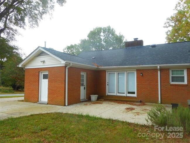 Building Photo - 8917 Nottoway Dr