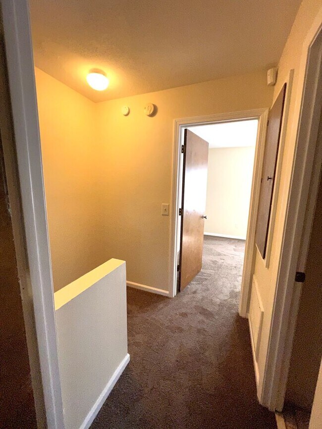 Building Photo - Coming Soon! Brick town home End unit! UPDATED! Freshly Painted/ New Flooring/Granite Counter Top...