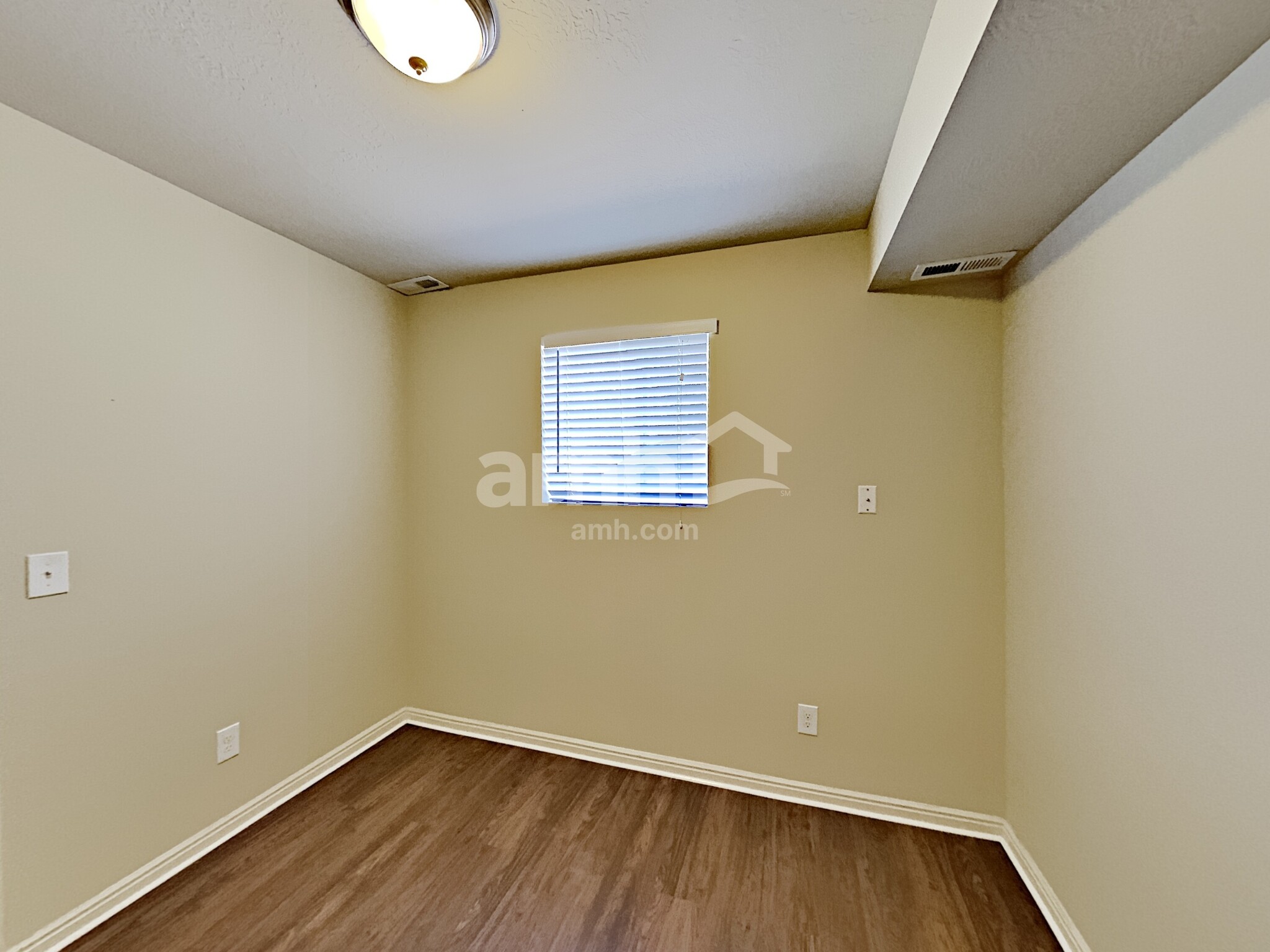 Building Photo - 128 E 350 S