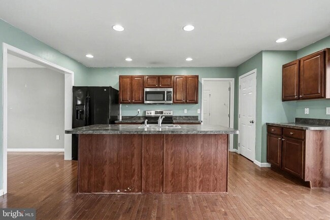 Building Photo - 27 E Imperial Dr