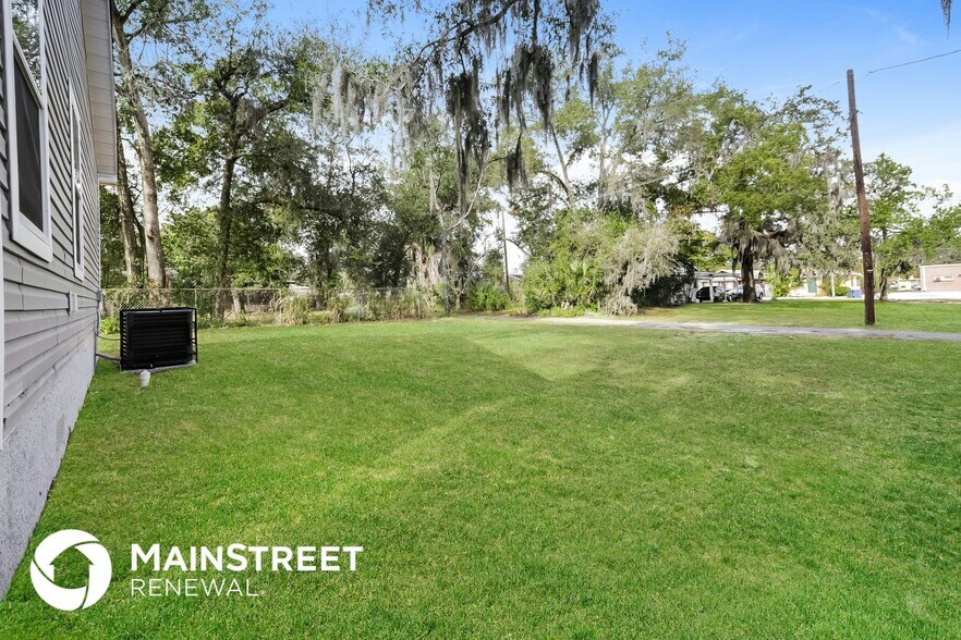 Building Photo - 513 Emma St