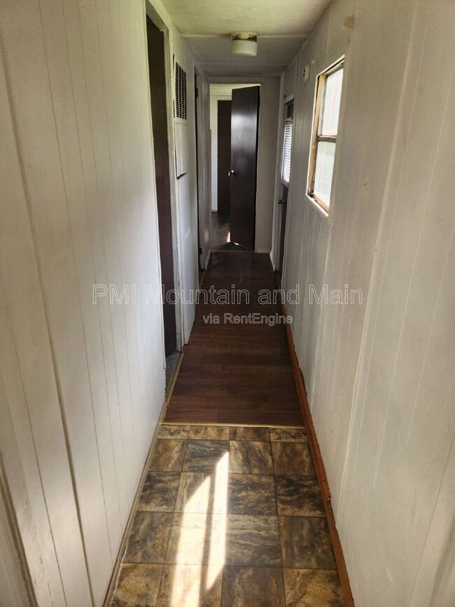 Building Photo - 9 Grateful Way